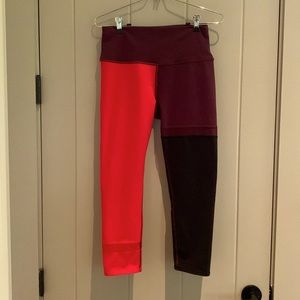Alo Yoga Capri Color Block Leggings